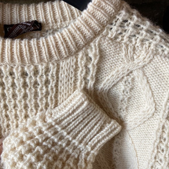 Elegant Men's Cable Knit Crewneck Sweater - Picture 8 of 13